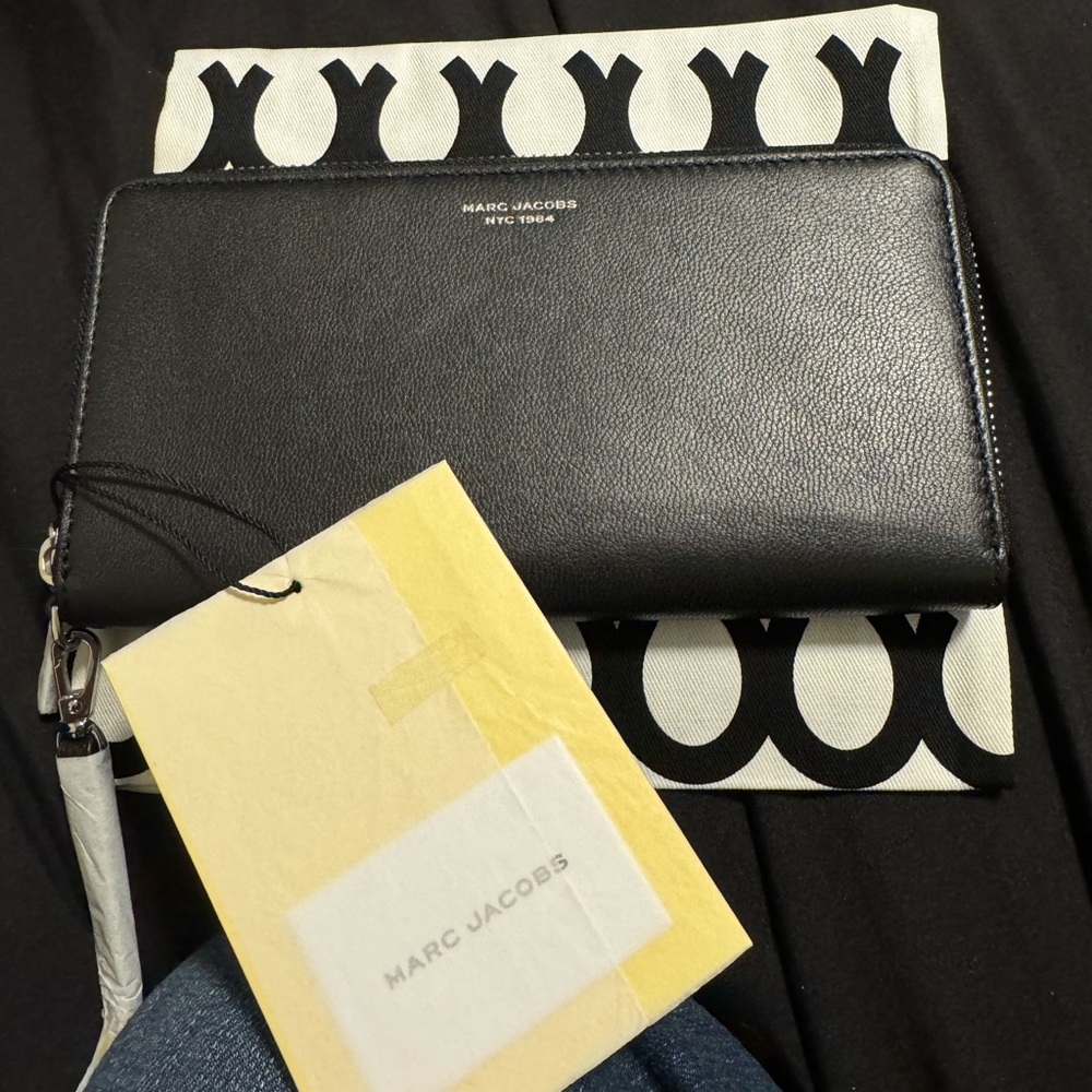 Marc Jacob’s wristlet + dust bag